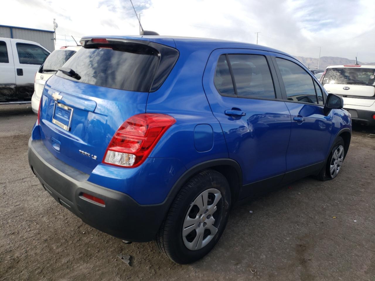 2015 CHEVROLET TRAX LS - Image 3