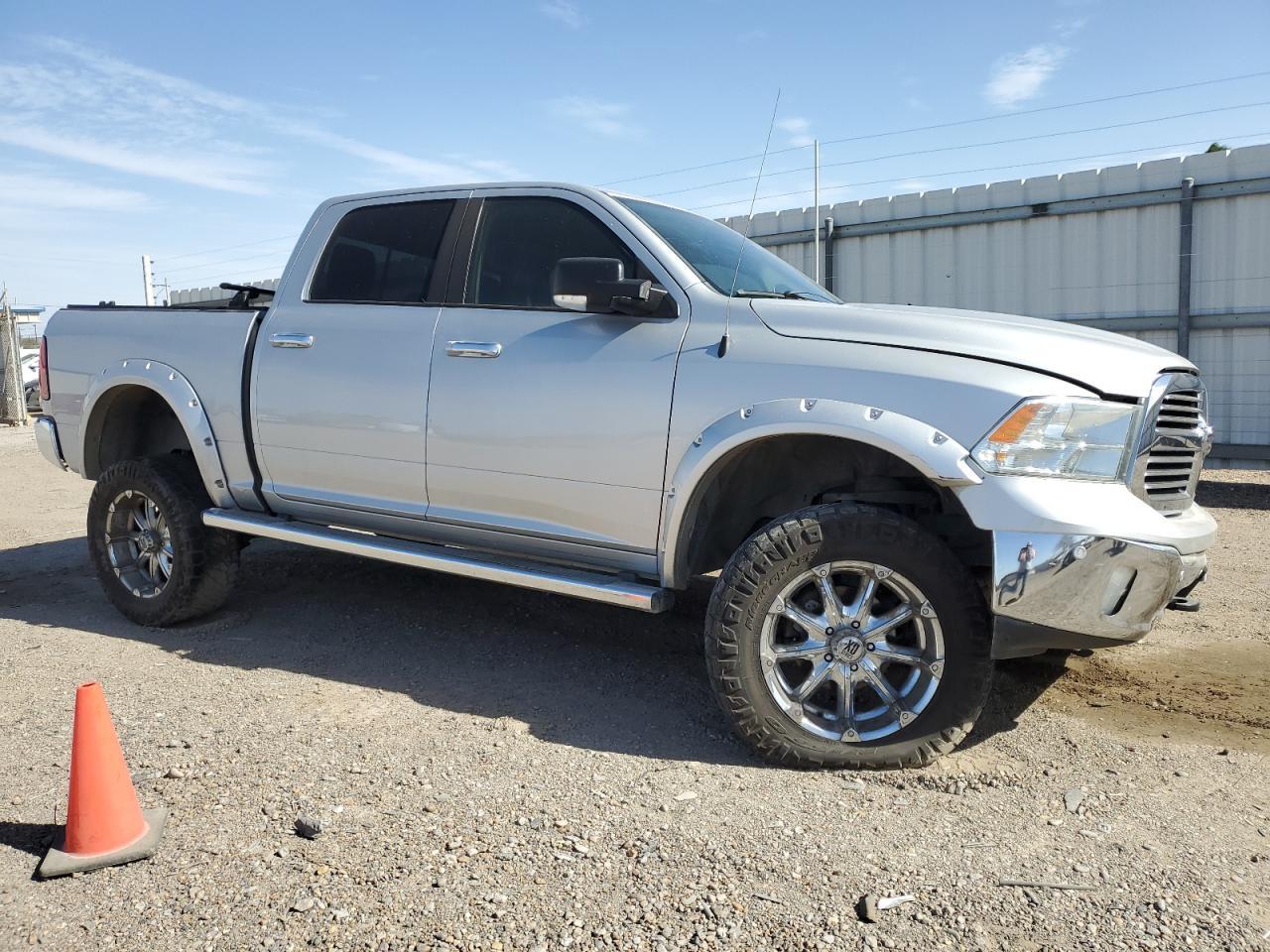 2015 RAM 1500 SLT - Image 4
