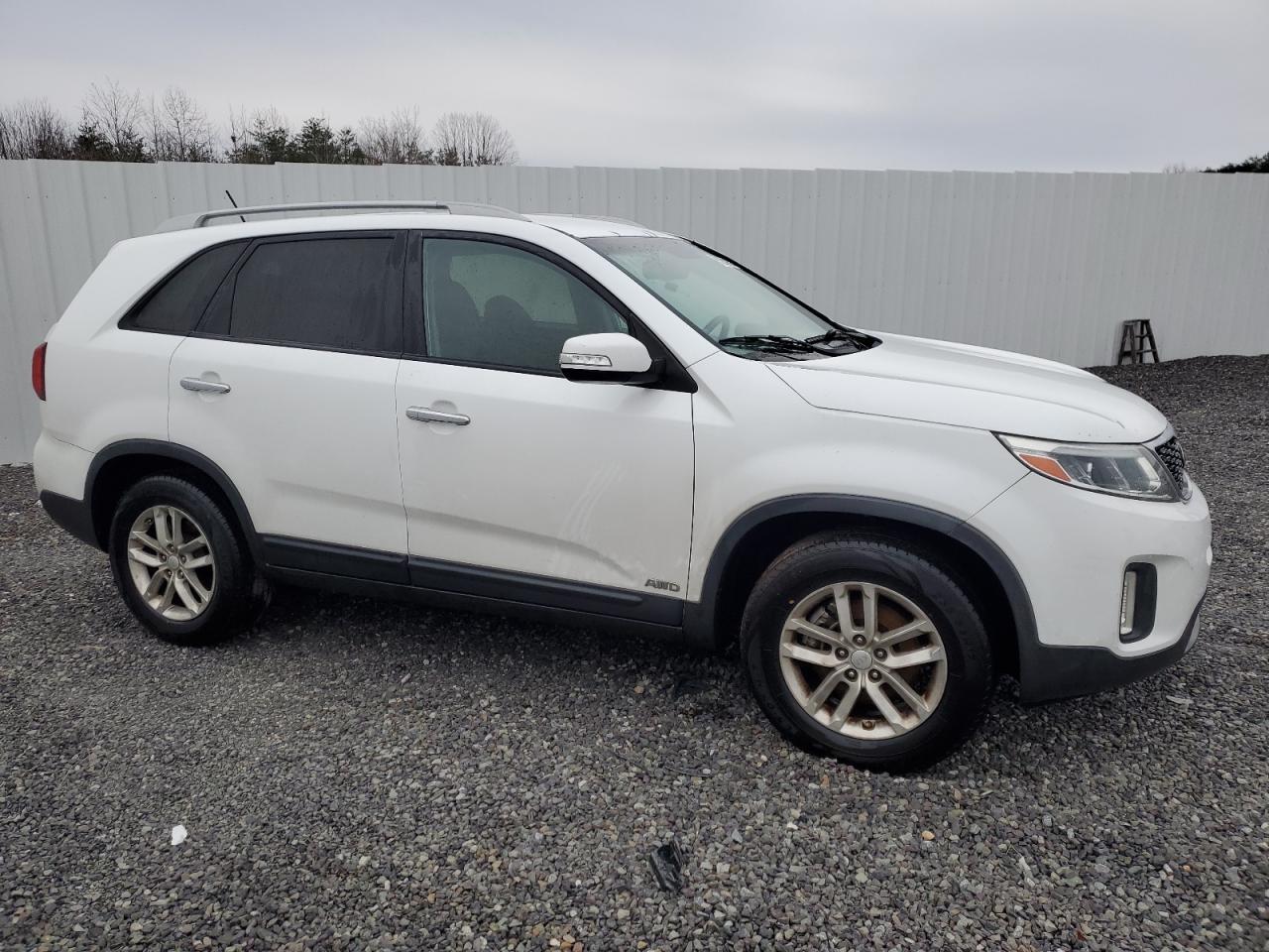 2015 KIA SORENTO LX - Image 4