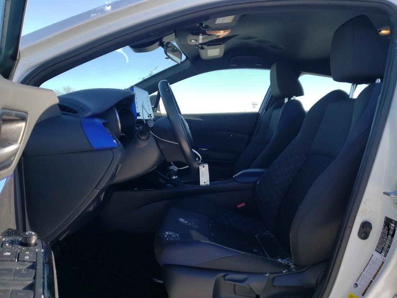 2021 TOYOTA C-HR XLE - Фото 7