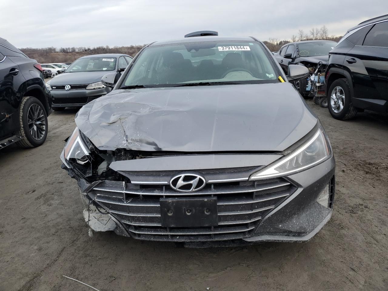 2019 HYUNDAI ELANTRA SE - Фото 5