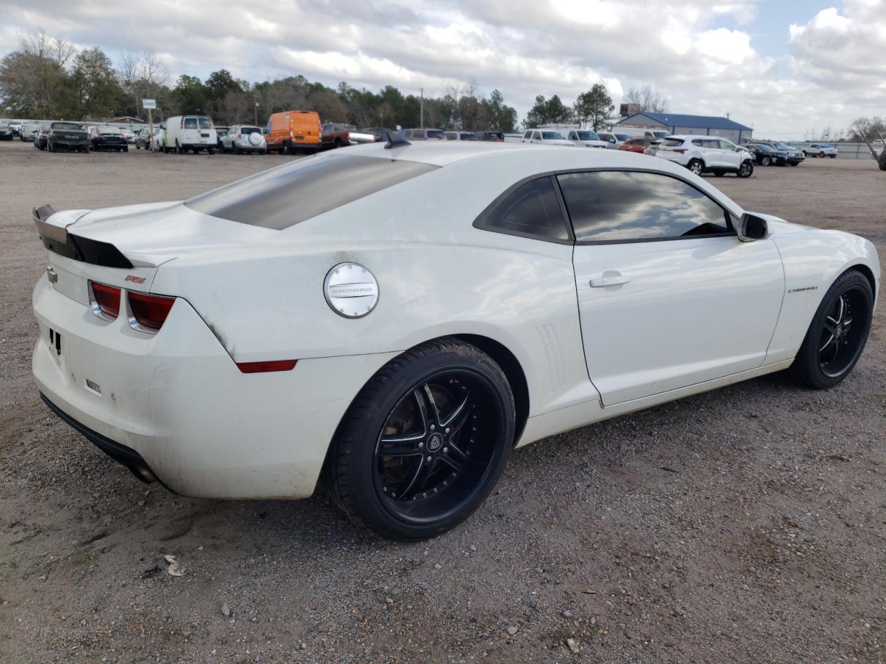 2011 CHEVROLET CAMARO LT - Image 3