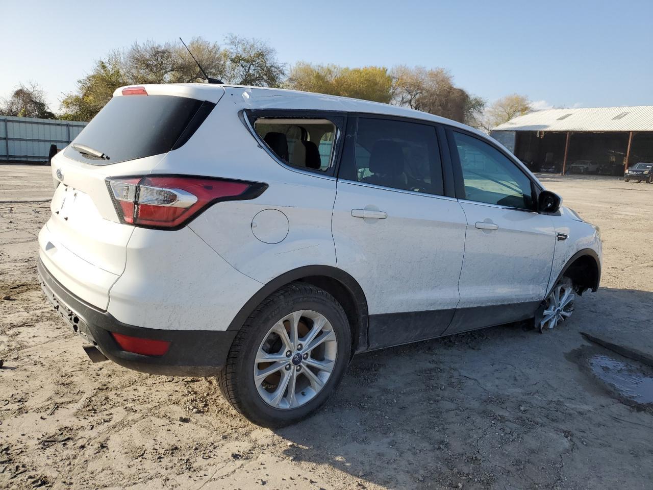 2017 FORD ESCAPE SE - Фото 3