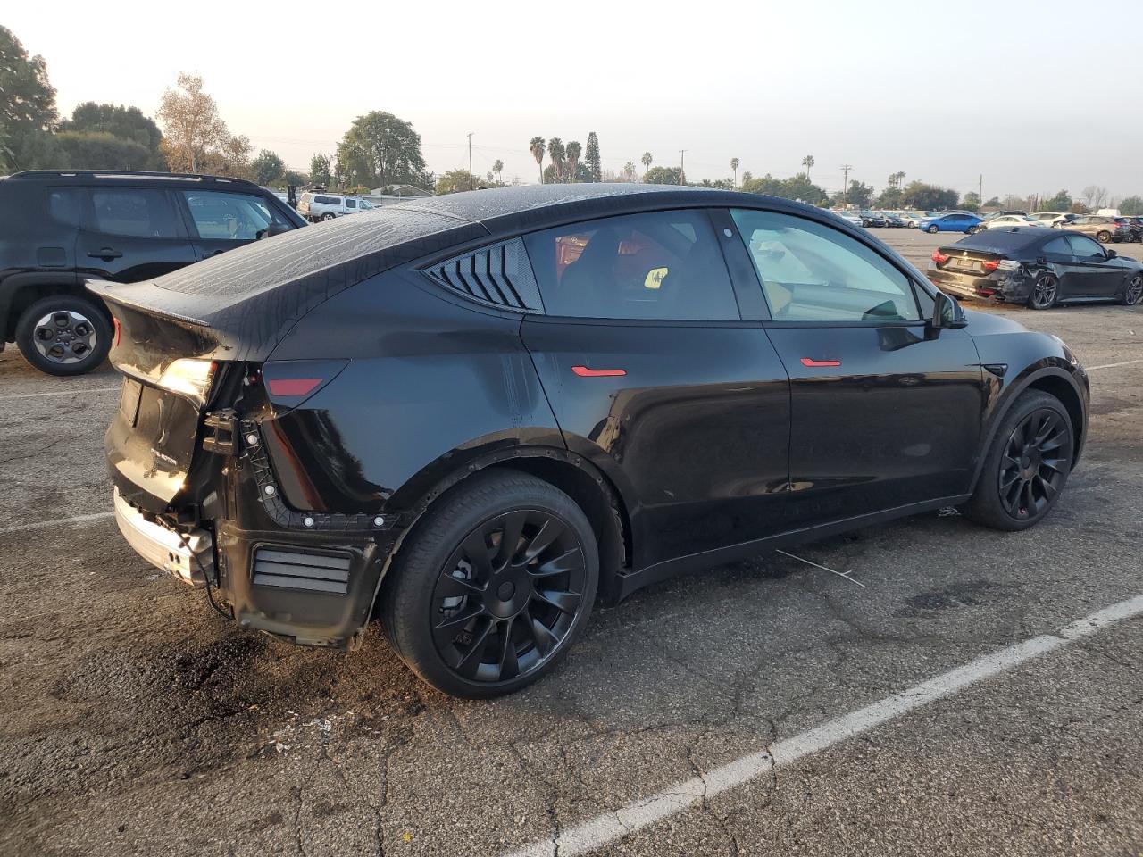 2023 TESLA MODEL Y - Фото 3