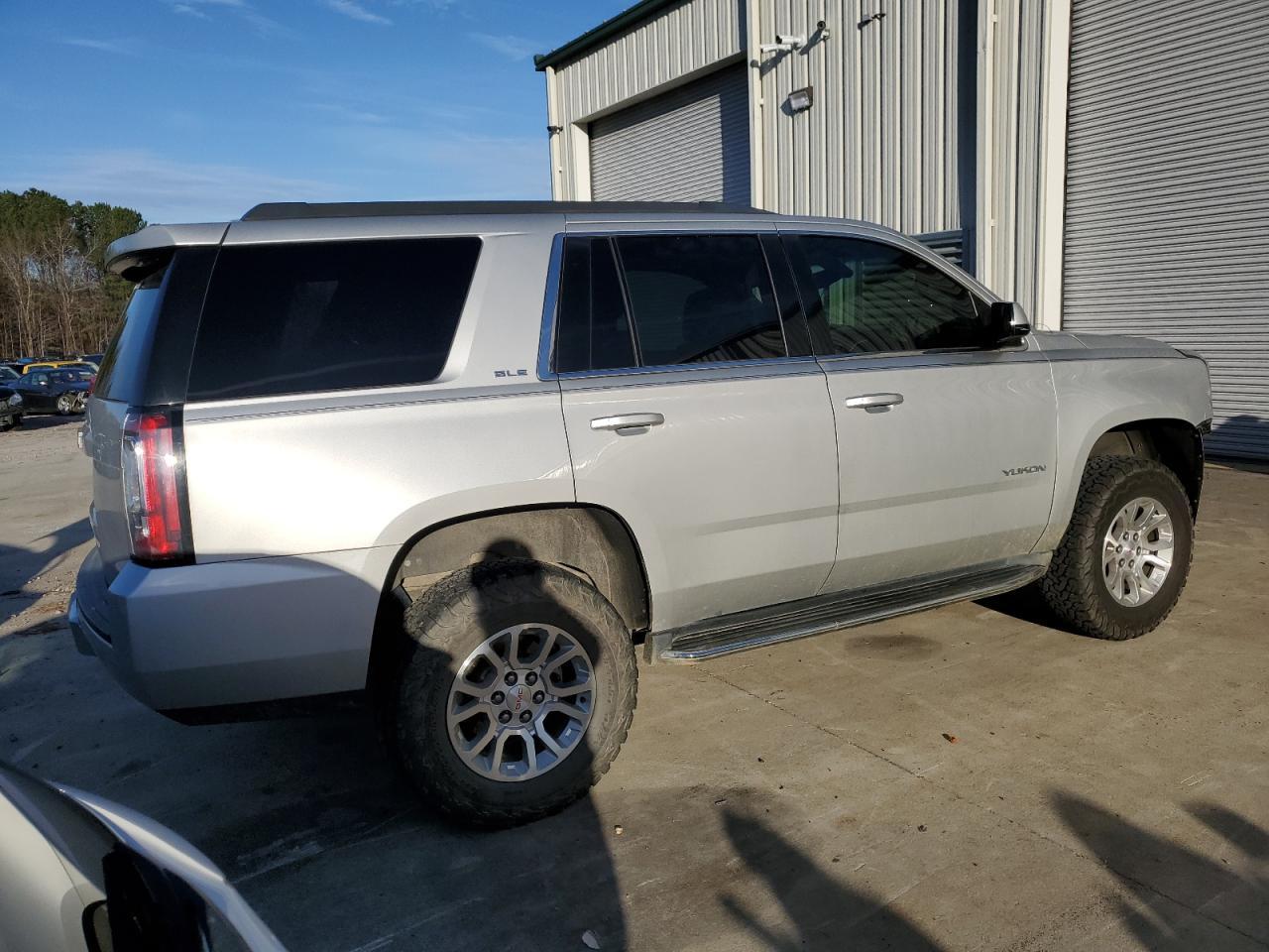 2016 GMC YUKON SLE - Фото 3