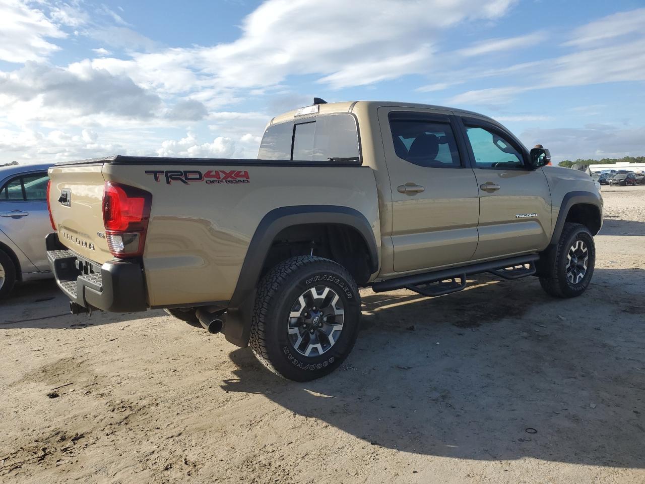 2018 TOYOTA TACOMA DOU - Фото 3