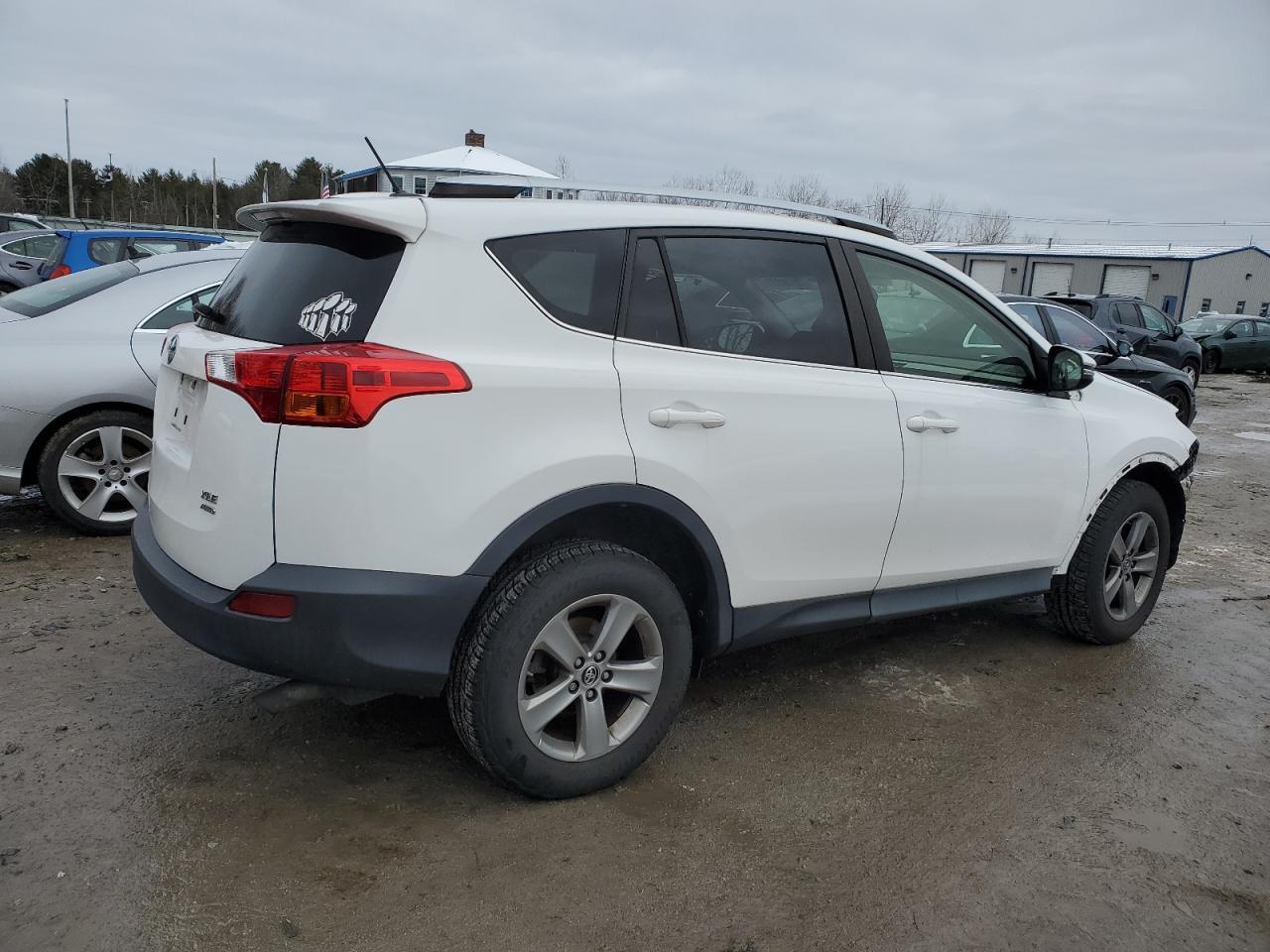 2015 TOYOTA RAV4 XLE - Image 3