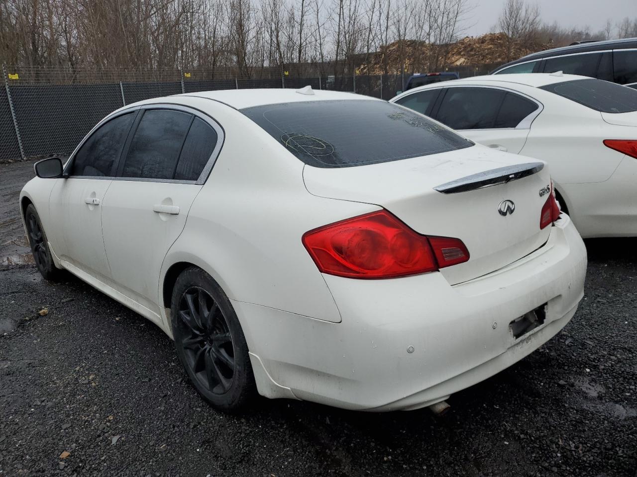 2011 INFINITI G37 - Image 2