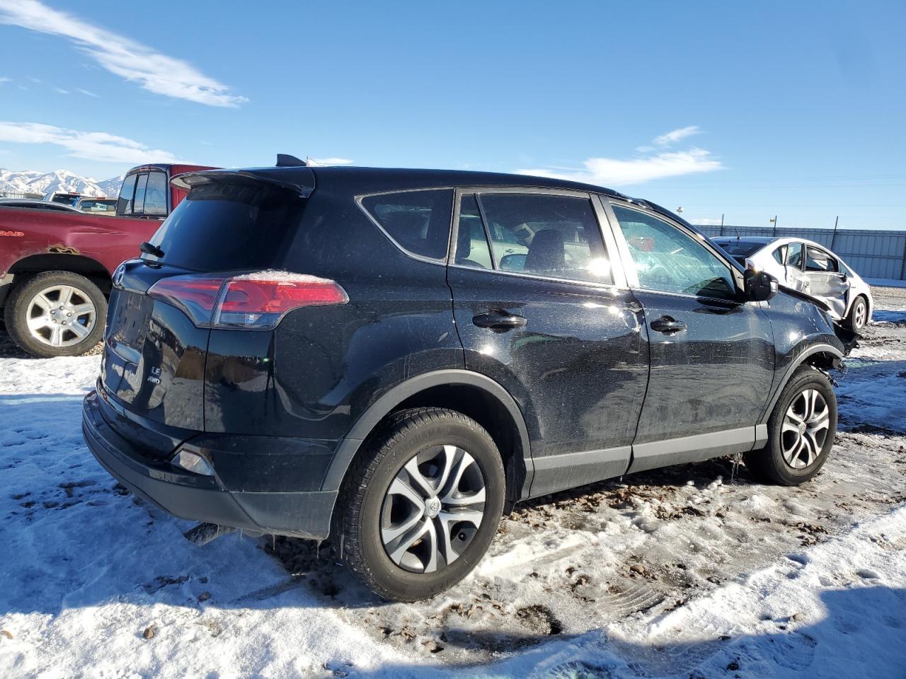 2018 TOYOTA RAV4 LE - Фото 3