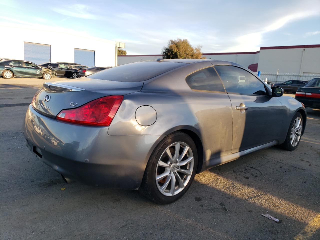 2012 INFINITI G37 BASE - Image 3