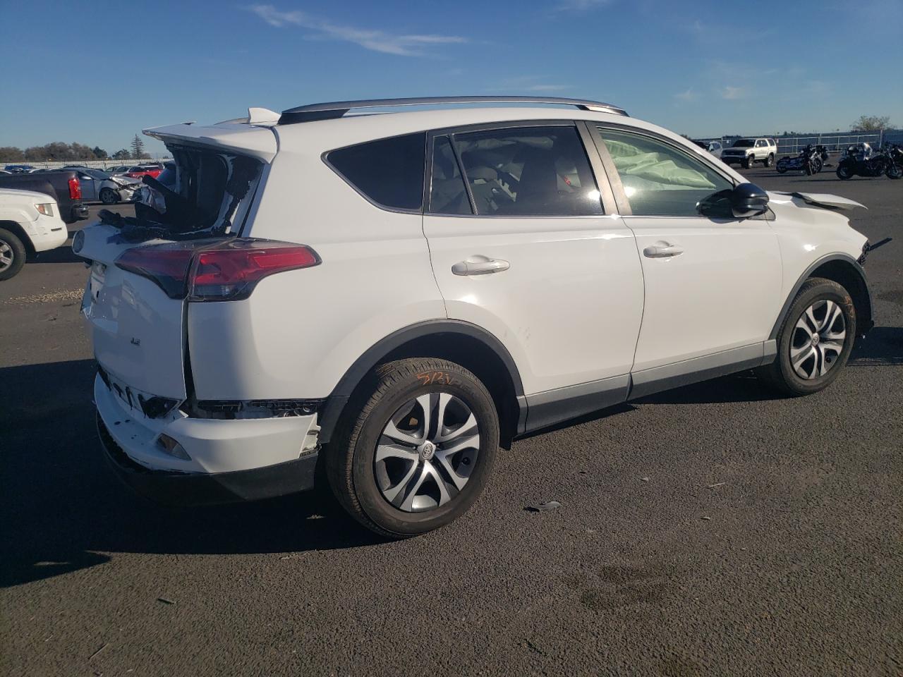 2017 TOYOTA RAV4 LE - Image 3