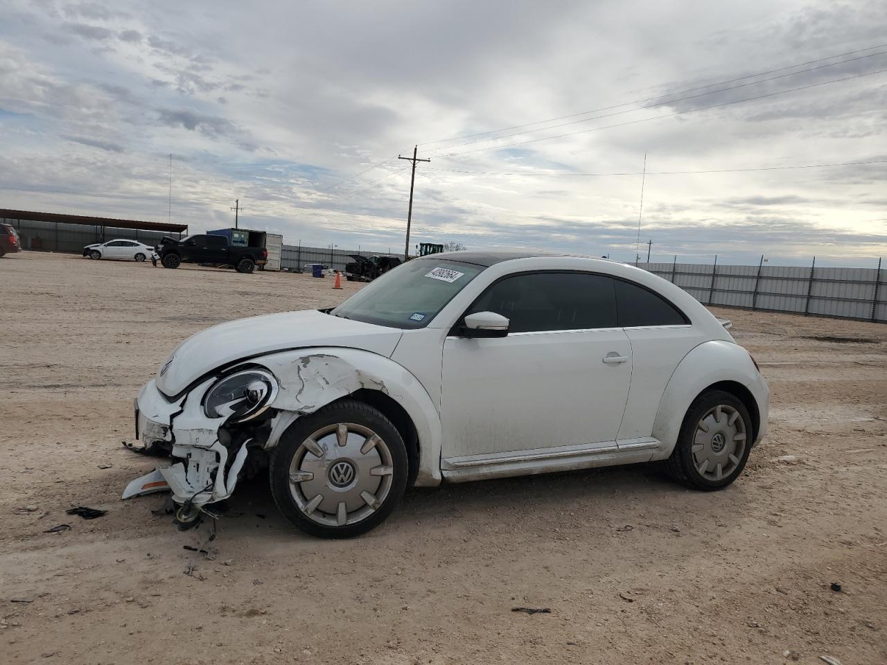 2019 VOLKSWAGEN BEETLE SE