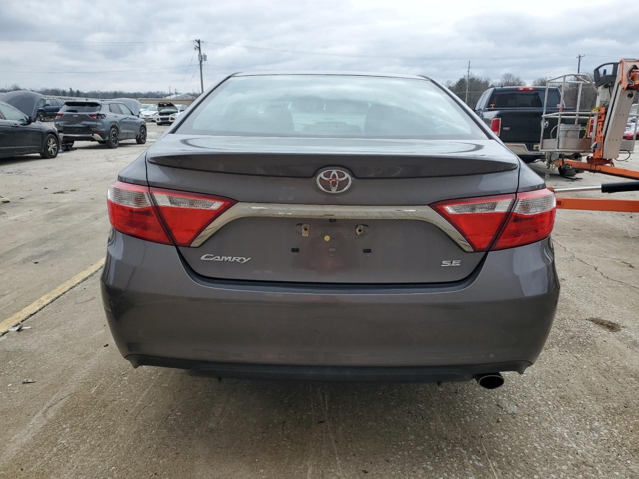 2017 TOYOTA CAMRY LE - Image 6