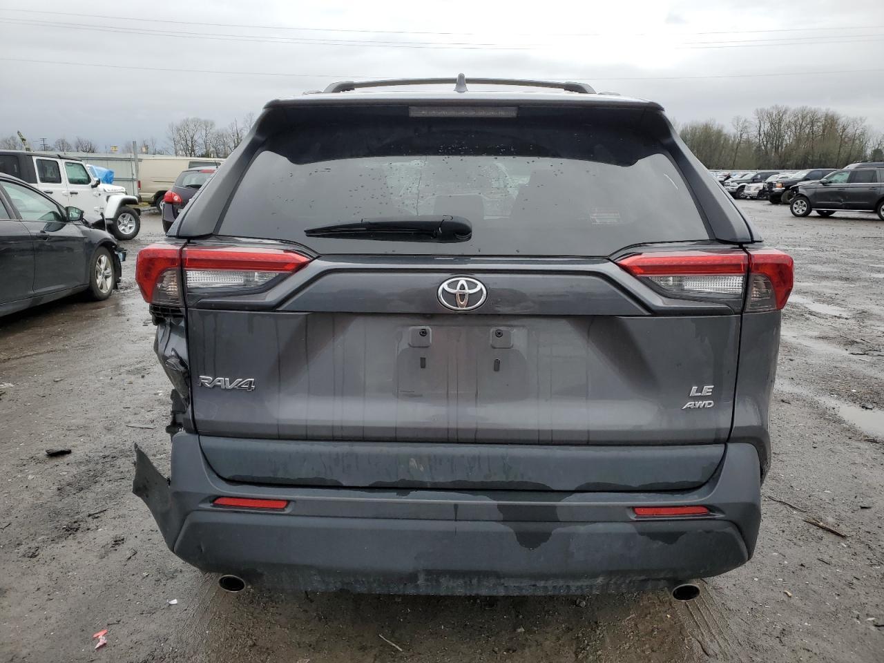 2021 TOYOTA RAV4 LE - Фото 6