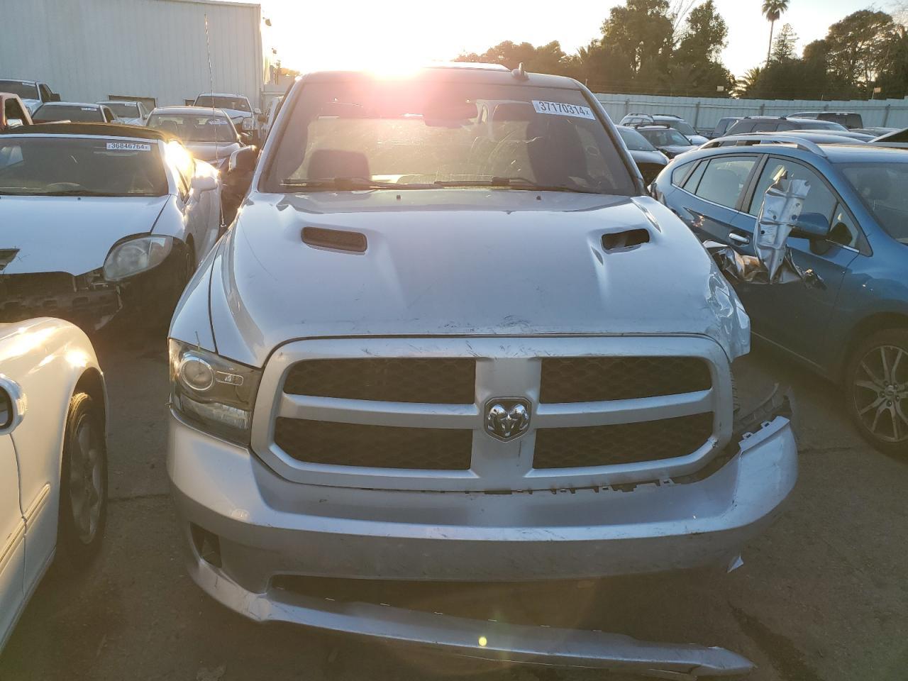 2017 RAM 1500 SPORT - Фото 5
