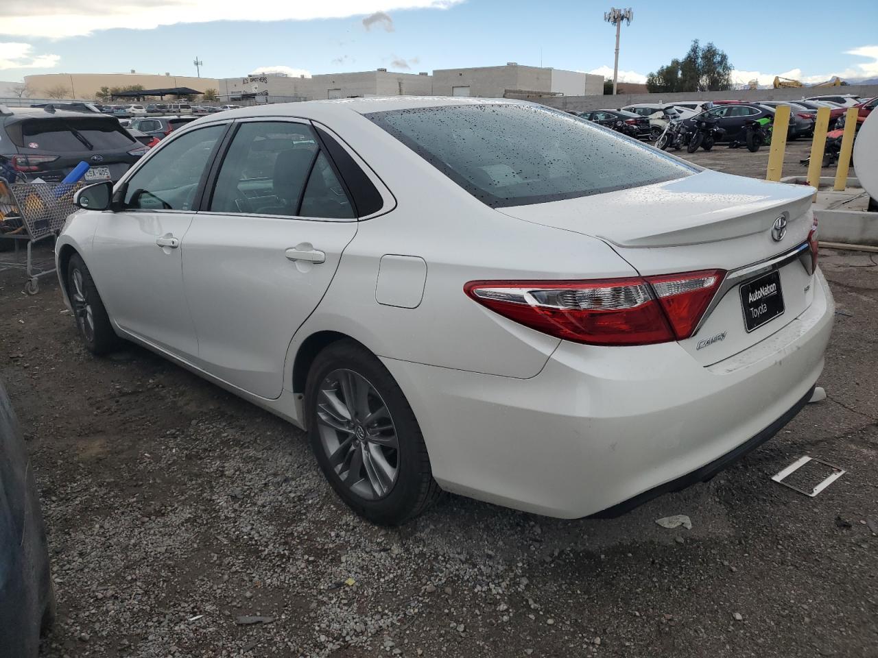2015 TOYOTA CAMRY LE - Фото 2