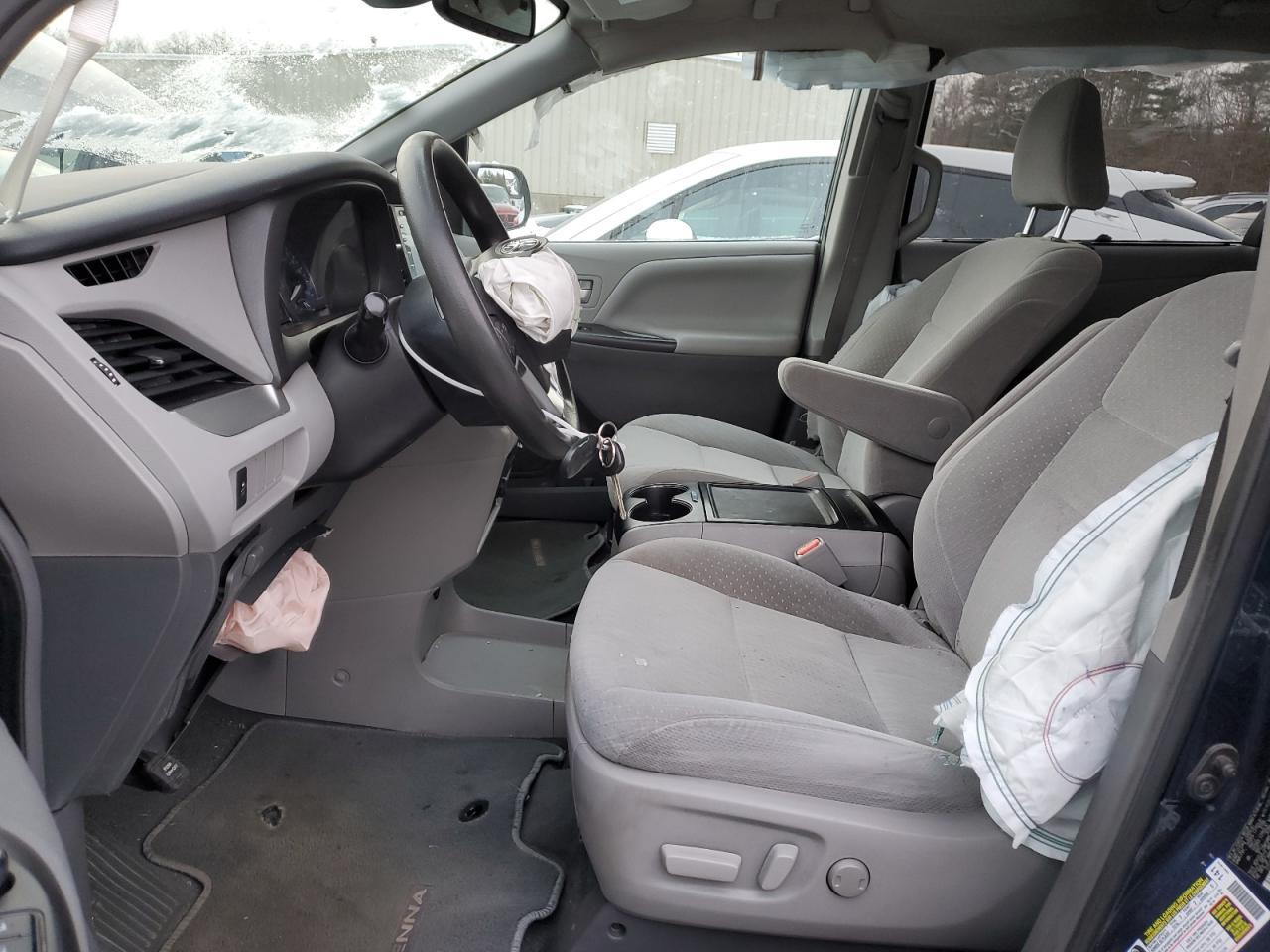 2019 TOYOTA SIENNA LE - Фото 7