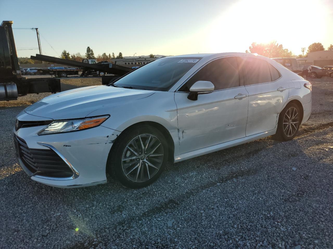 2021 TOYOTA CAMRY XLE car image