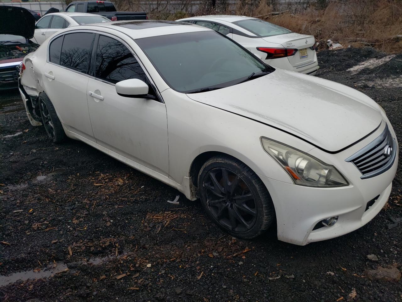 2011 INFINITI G37 - Image 4