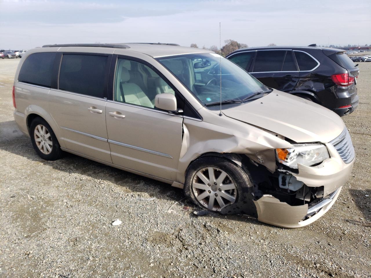 2014 CHRYSLER TOWN & COU - Image 4