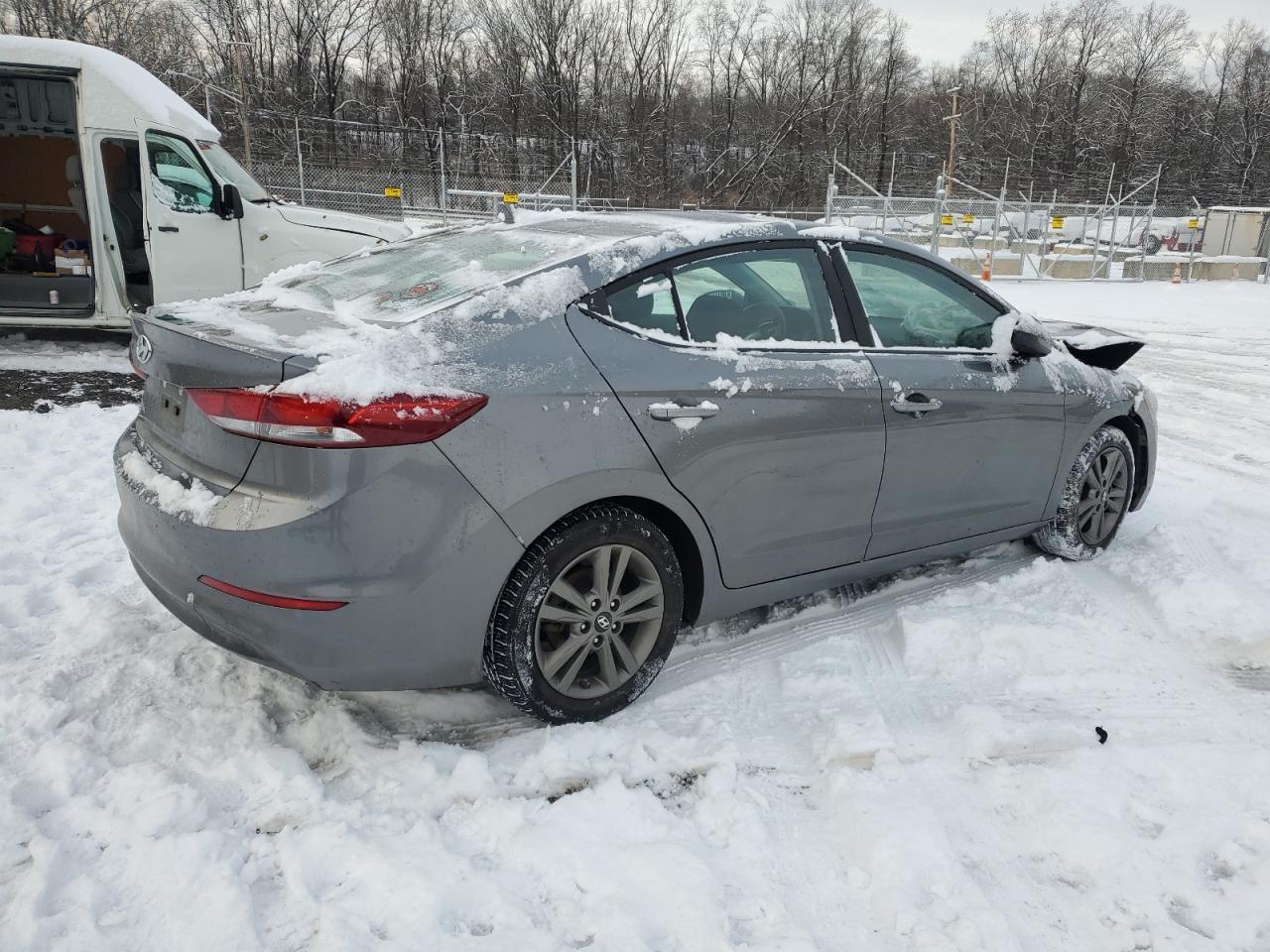 2018 HYUNDAI ELANTRA SE - Фото 3