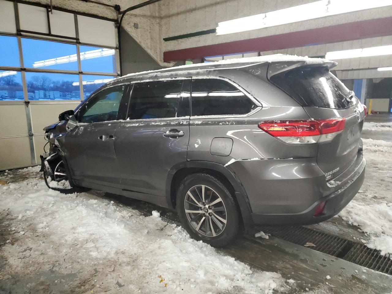 2018 TOYOTA HIGHLANDER - Image 2