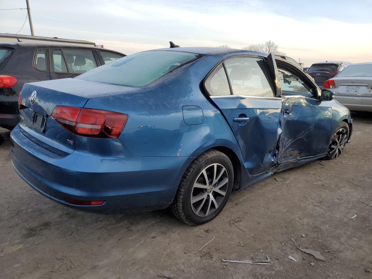 2017 VOLKSWAGEN JETTA SE - Image 3