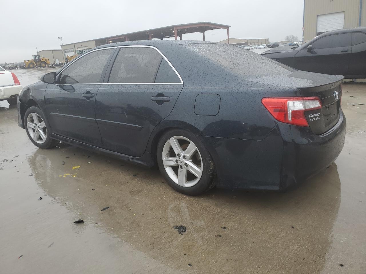 2014 TOYOTA CAMRY L - Image 2