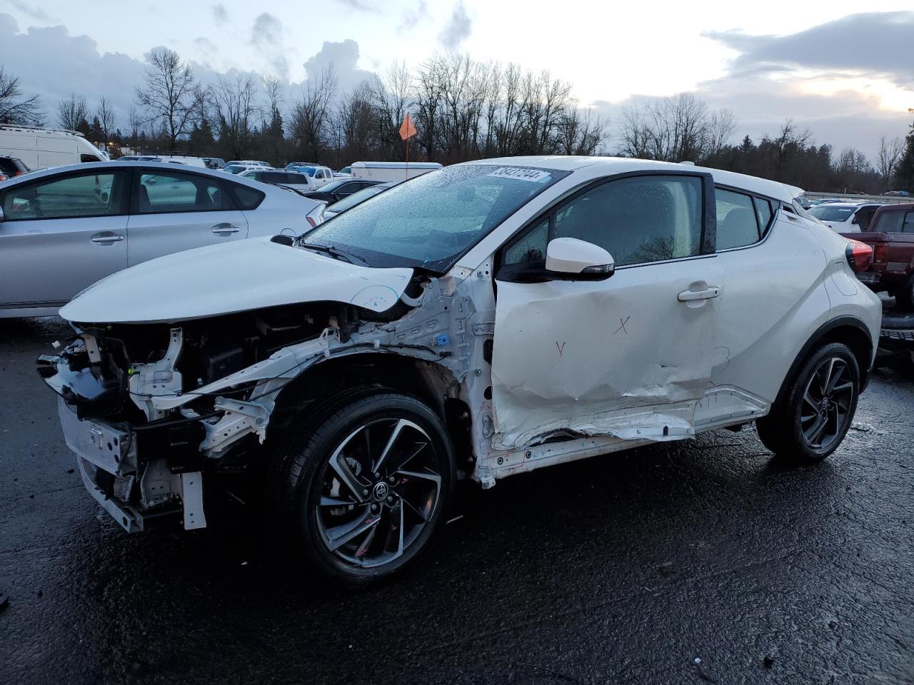 2021 TOYOTA C-HR XLE