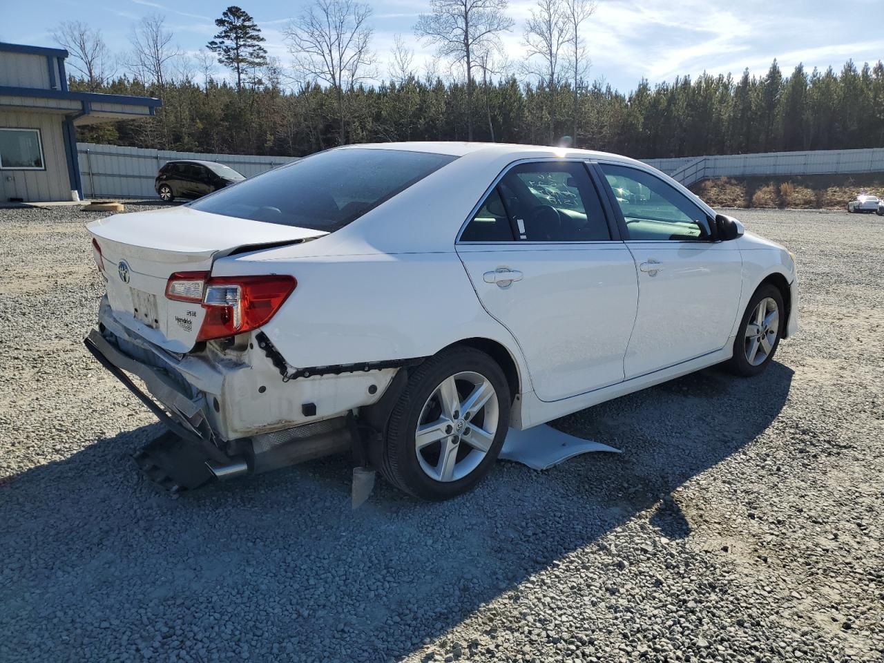 2014 TOYOTA CAMRY L - Фото 3