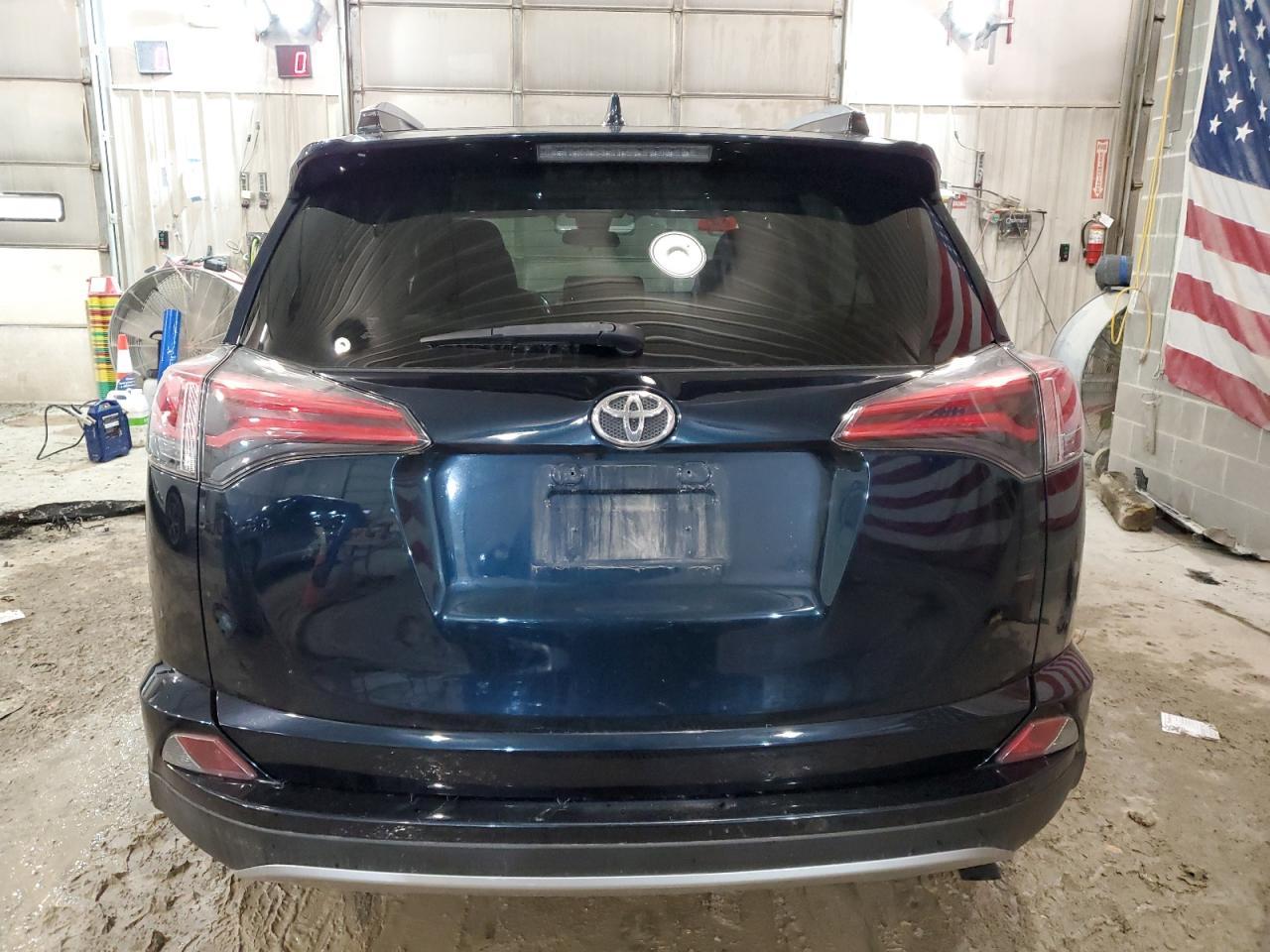 2017 TOYOTA RAV4 XLE - Image 6