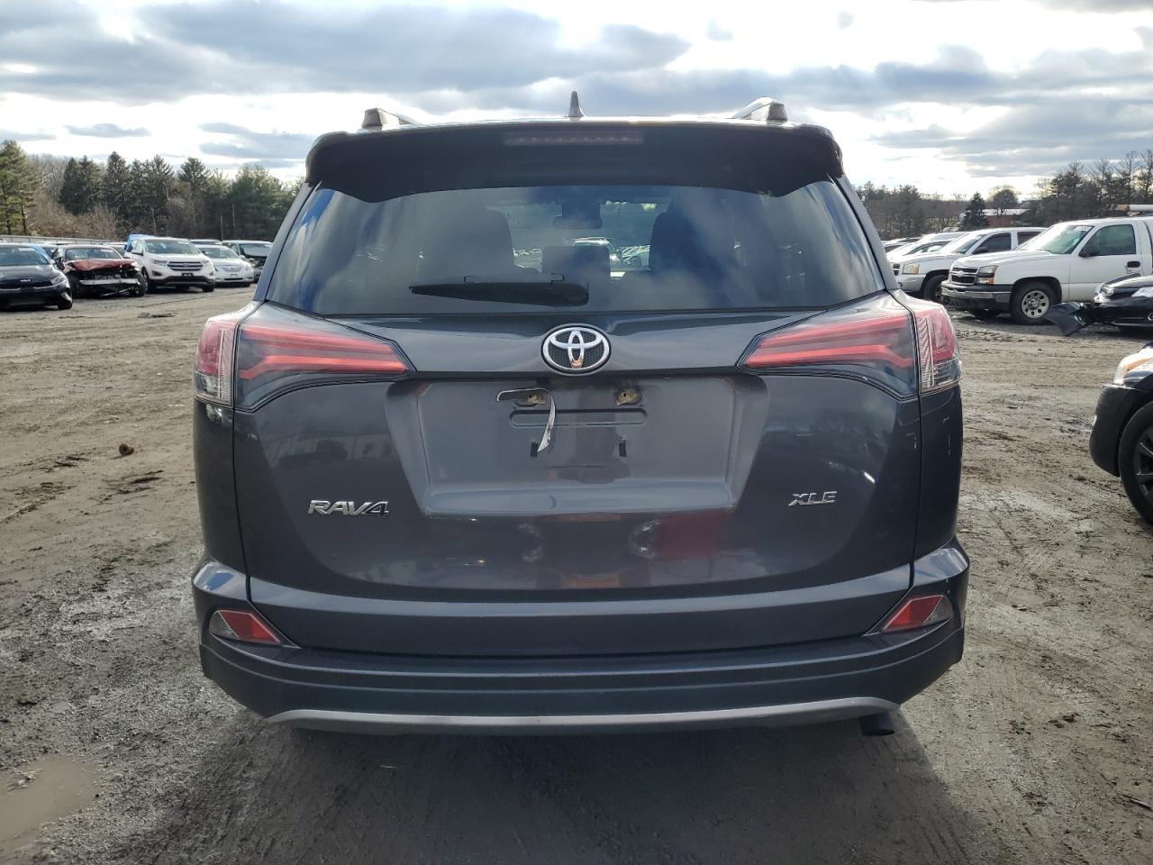 2017 TOYOTA RAV4 XLE - Image 6