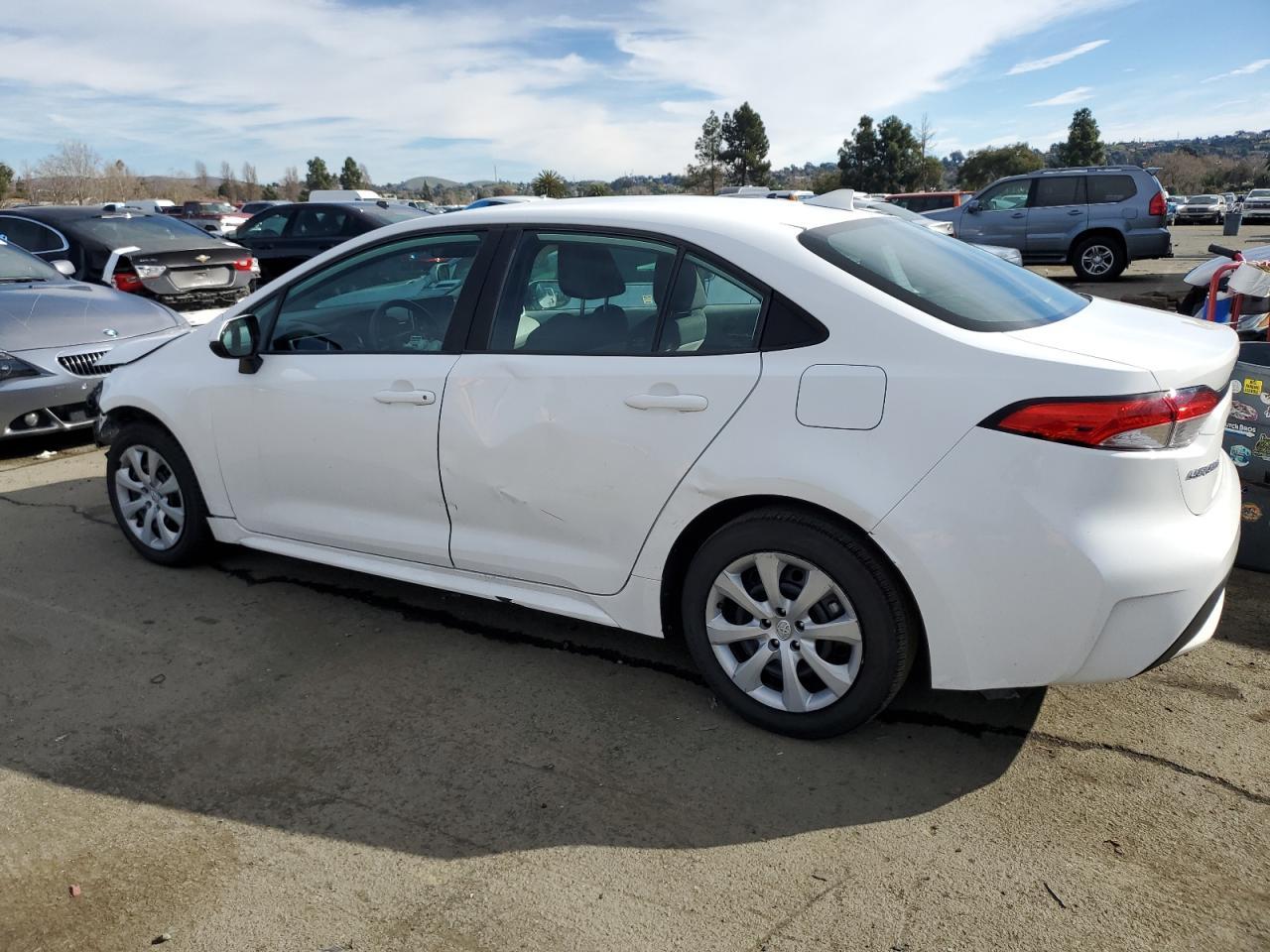 2020 TOYOTA COROLLA LE - Image 2