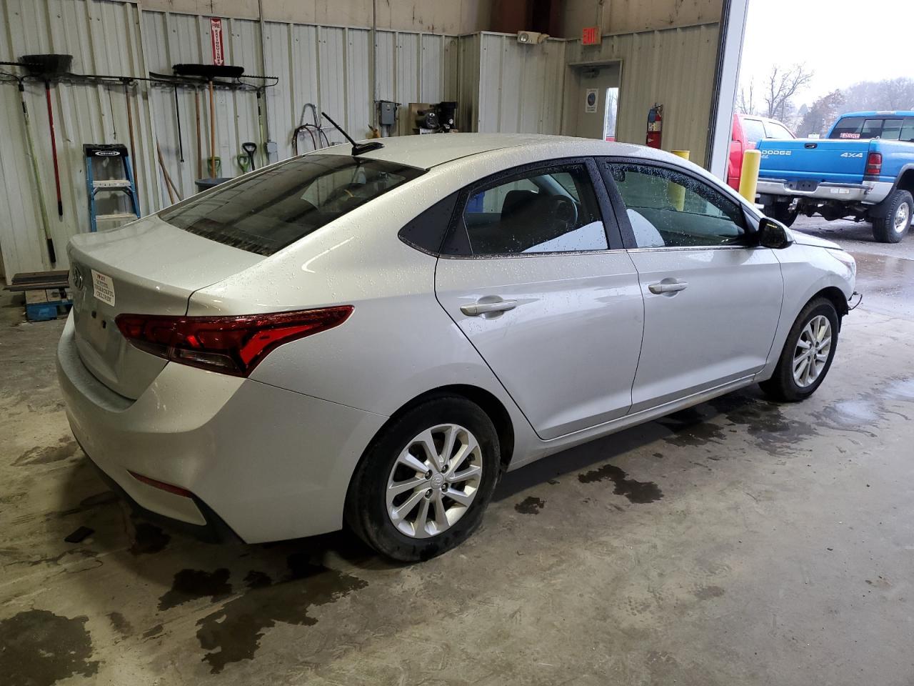 2019 HYUNDAI ACCENT SE - Image 3