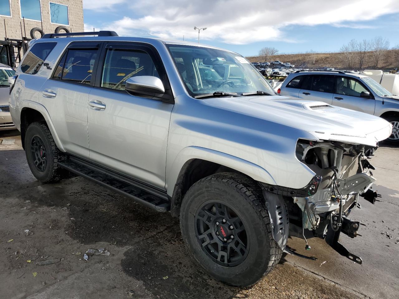 2019 TOYOTA 4RUNNER SR - Фото 4