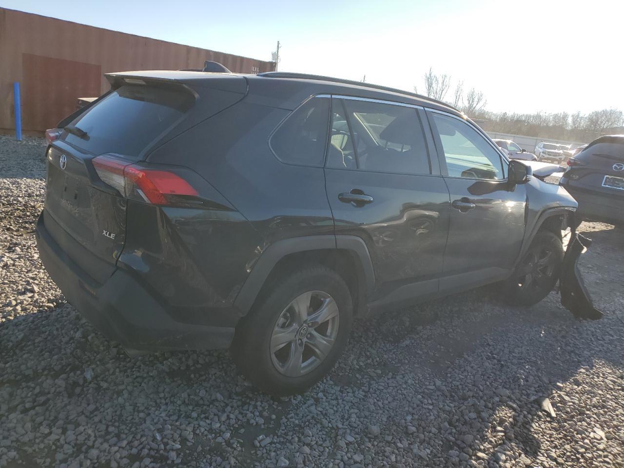 2022 TOYOTA RAV4 XLE - Фото 3