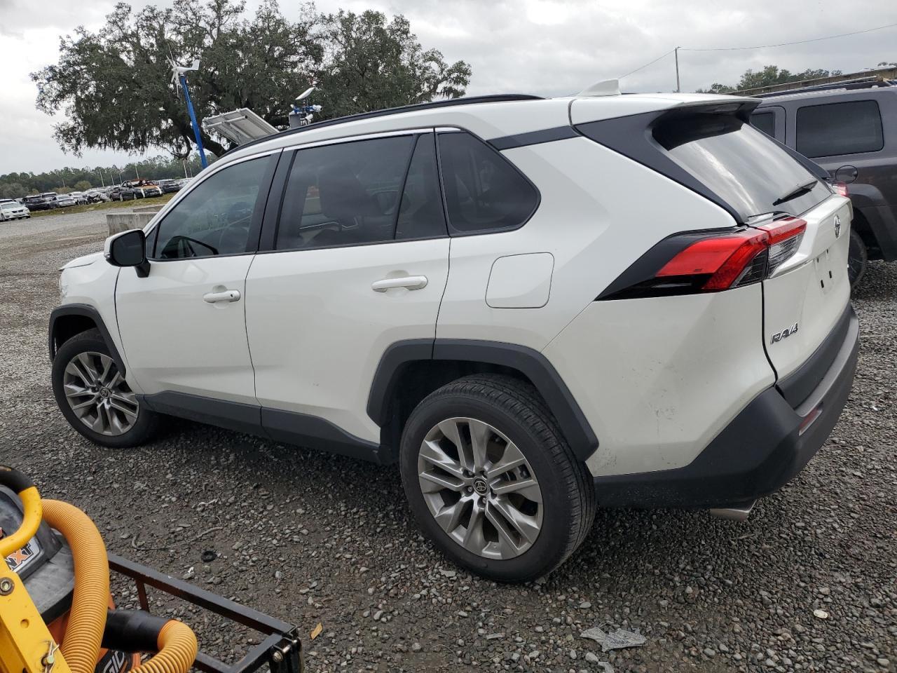 2022 TOYOTA RAV4 XLE P - Image 2