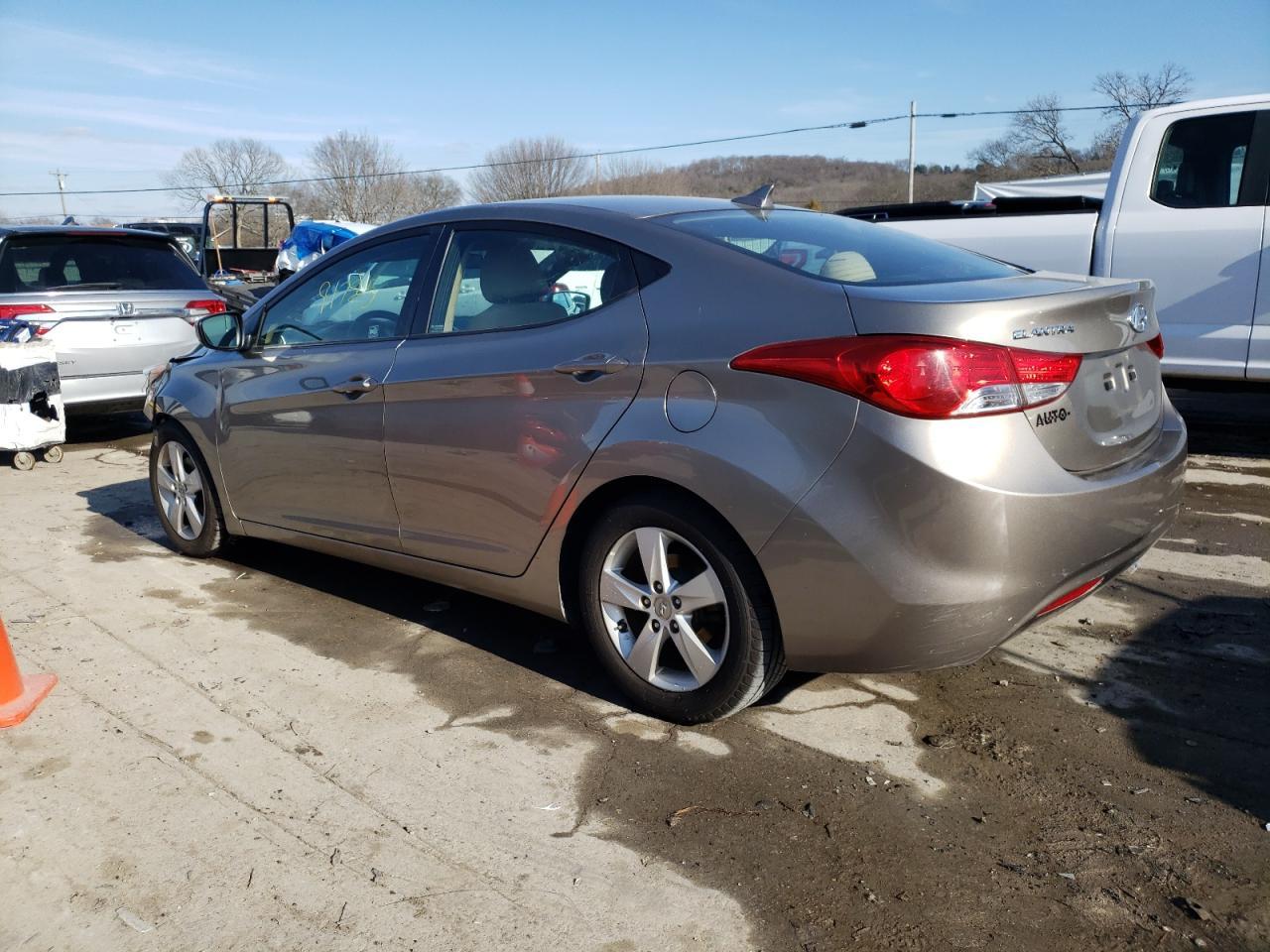 2013 HYUNDAI ELANTRA GL - Image 2