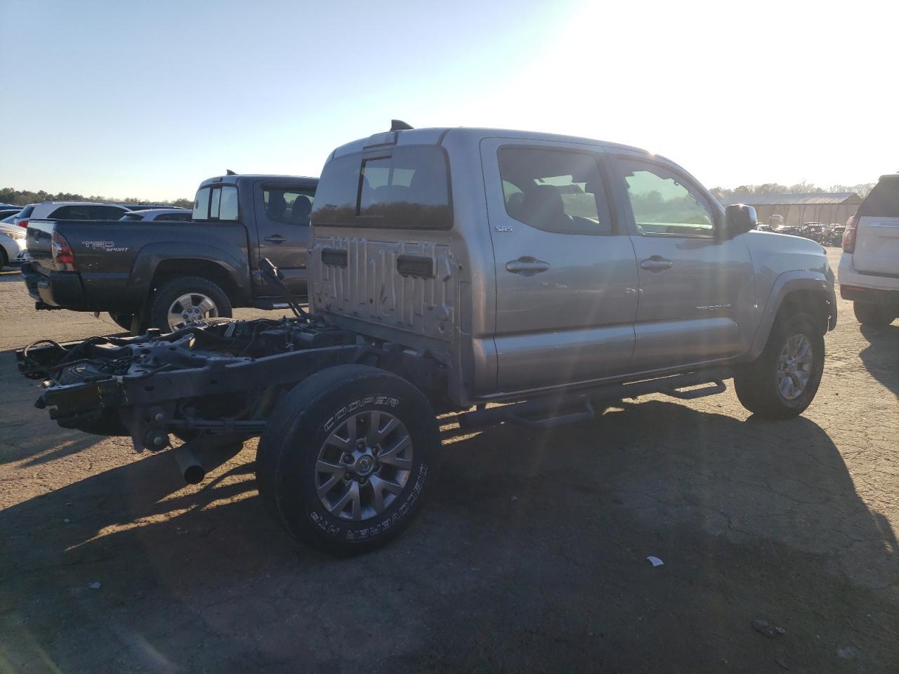 2018 TOYOTA TACOMA DOU - Фото 3