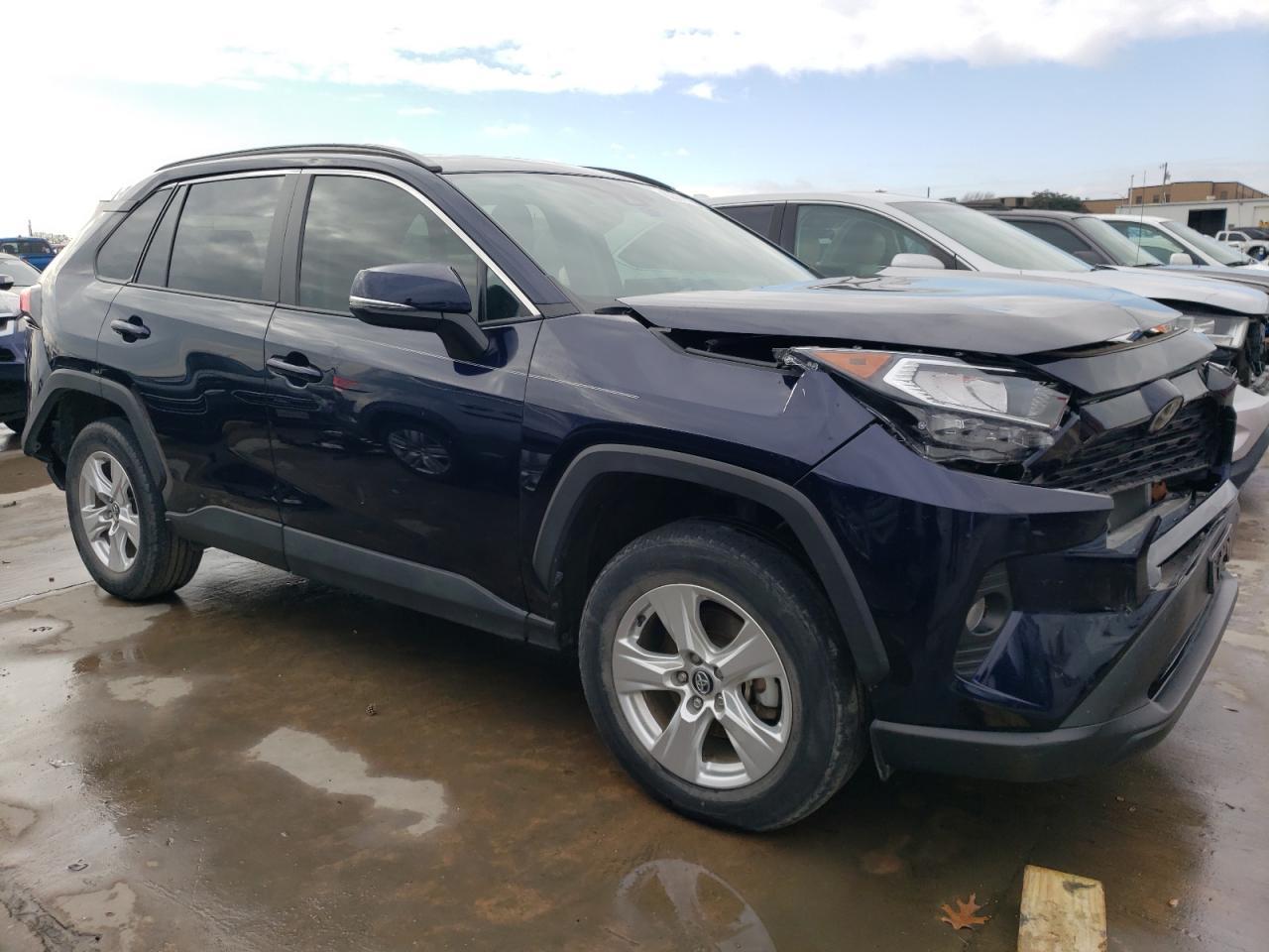 2020 TOYOTA RAV4 XLE - Image 4