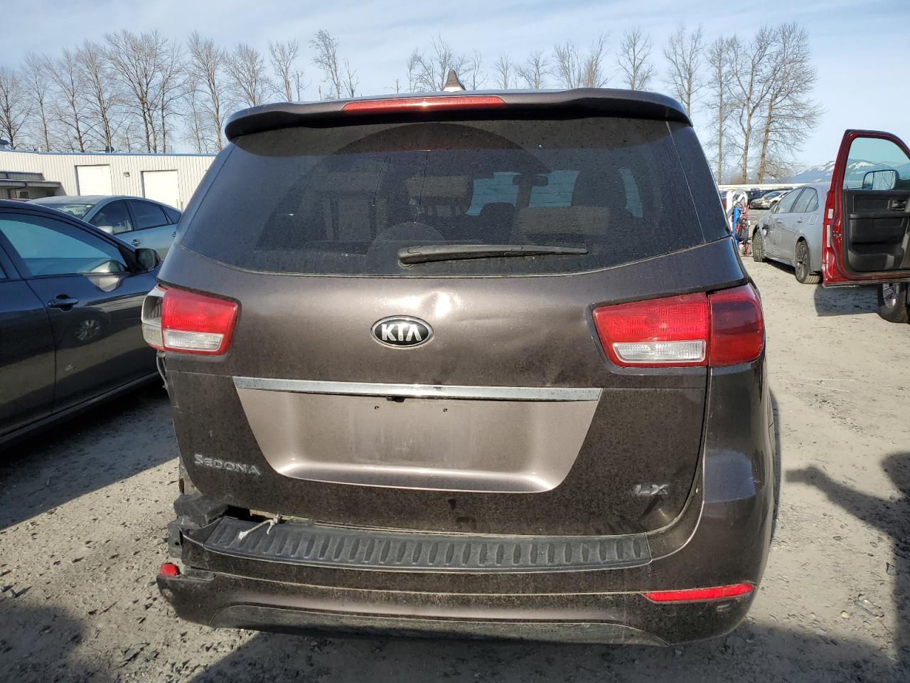 2017 KIA SEDONA LX - Image 6