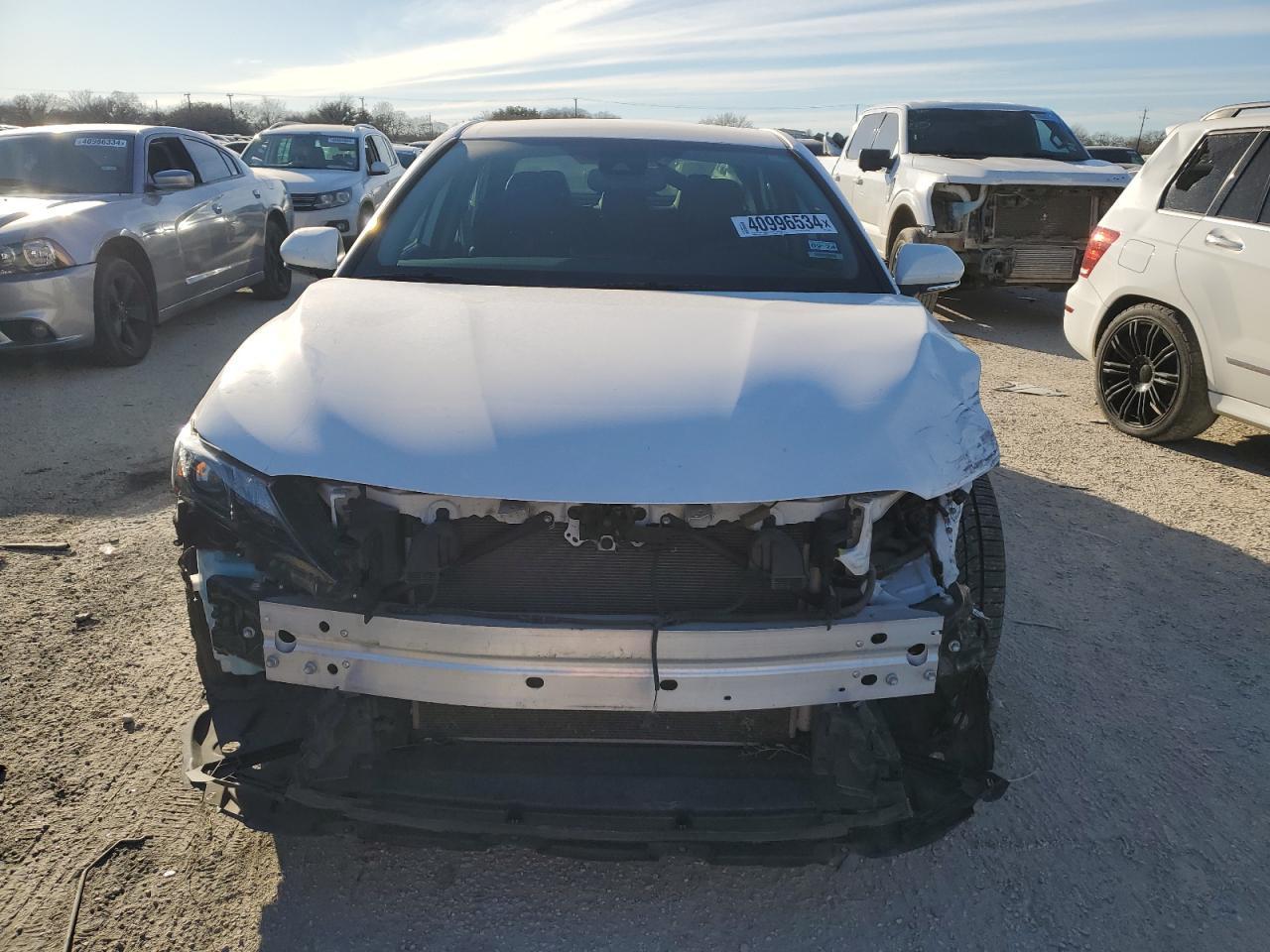 2021 TOYOTA CAMRY SE - Фото 5