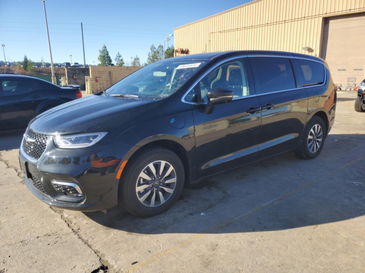 2023 CHRYSLER PACIFICA H car image