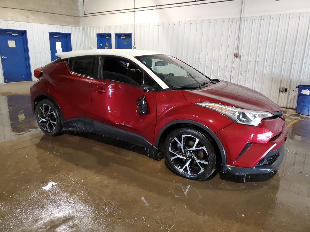 2018 TOYOTA C-HR XLE - Фото 4