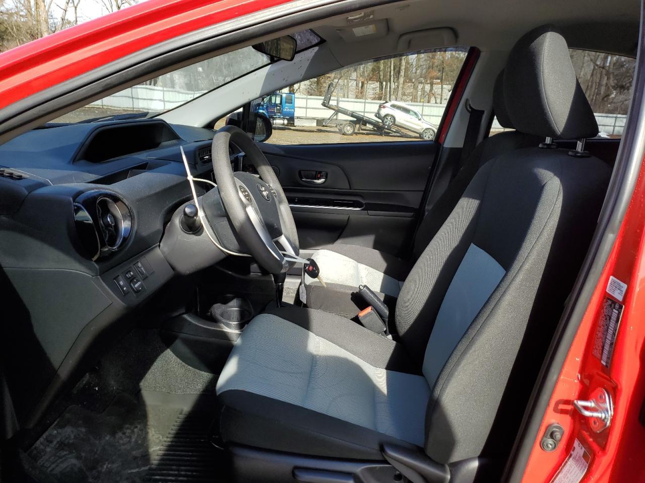2015 TOYOTA PRIUS C - Фото 7