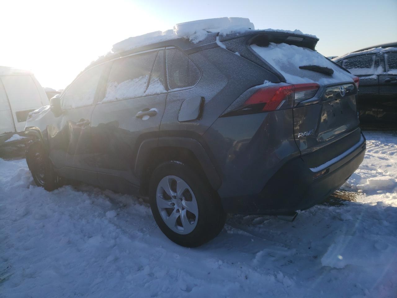 2021 TOYOTA RAV4 LE - Фото 2