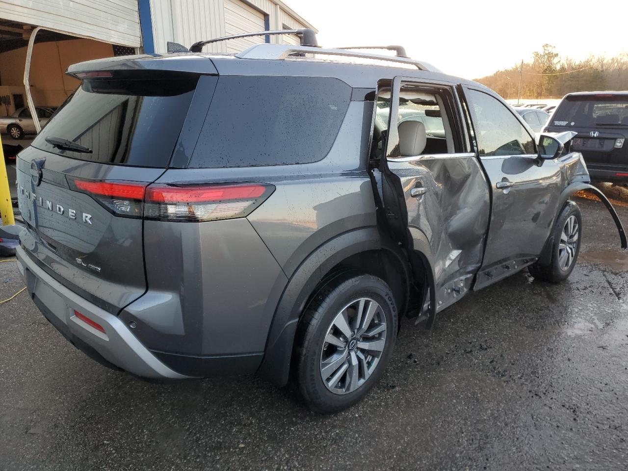 2023 NISSAN PATHFINDER - Image 3