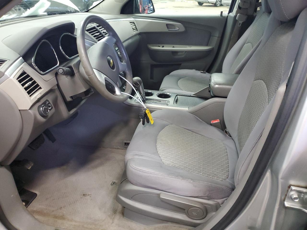 2011 CHEVROLET TRAVERSE L - Фото 7
