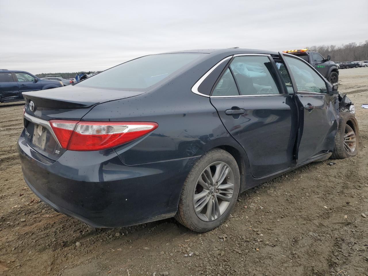 2016 TOYOTA CAMRY LE - Фото 3