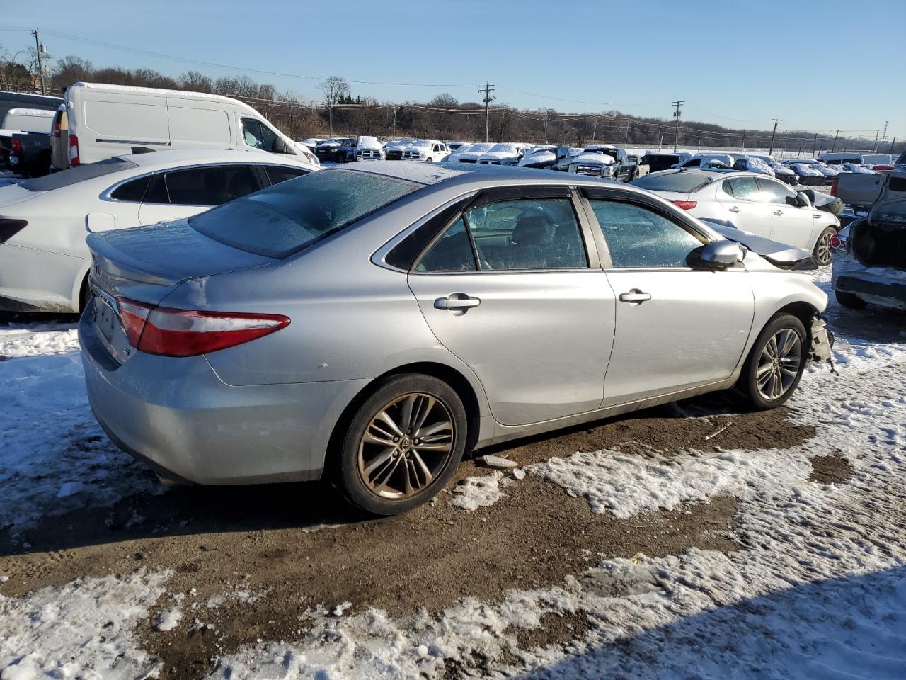 2015 TOYOTA CAMRY LE - Фото 3